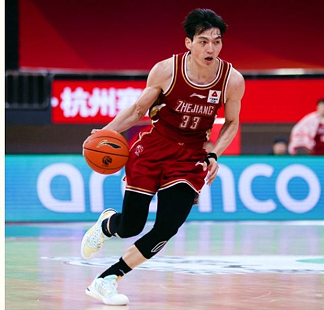 竞技宝- 钱塘战狼队对阵漓江朱雀队，冲浪友谊赛惊险晋级，内线统治篮板——赛后更衣室沸腾