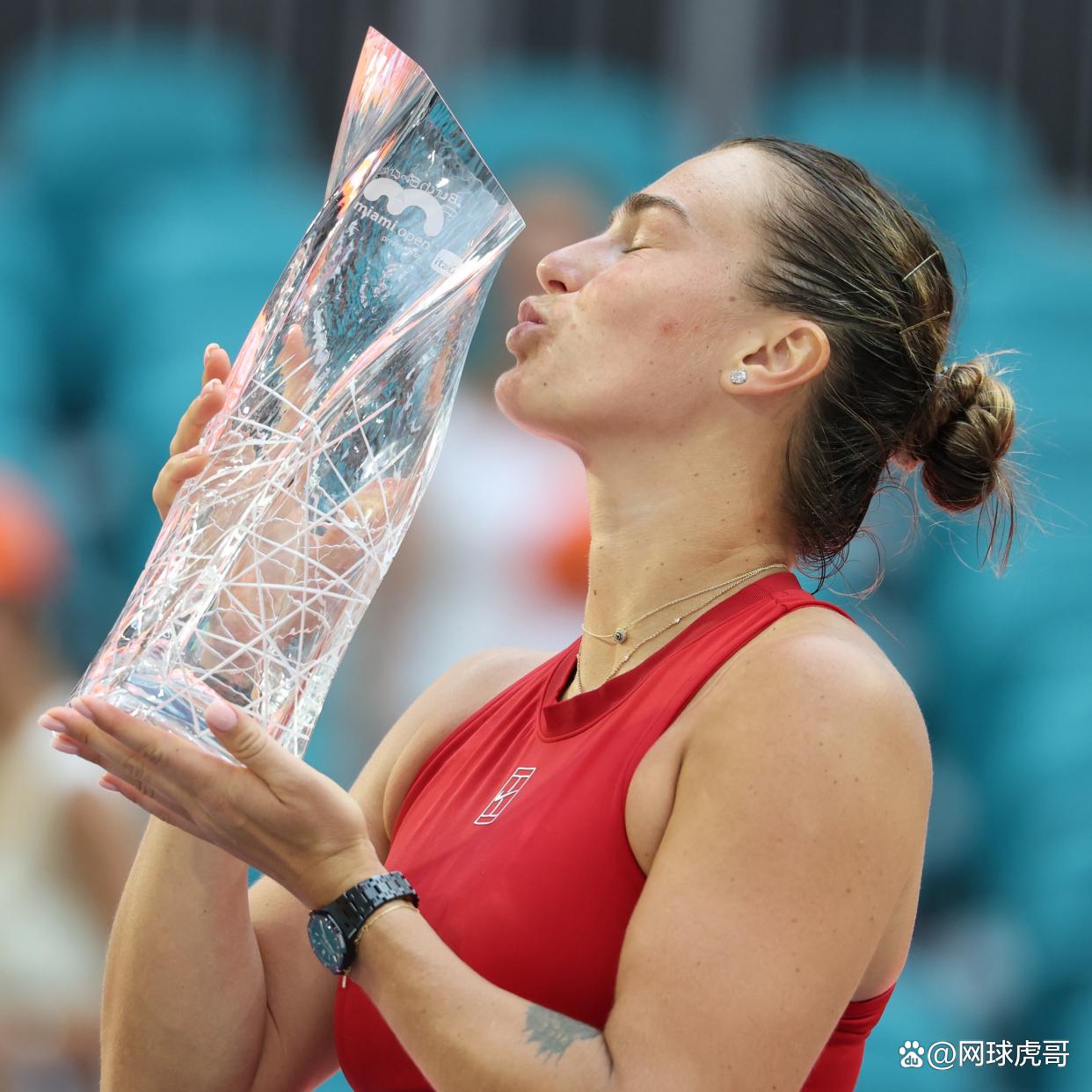 JJB-包含阿扎伦卡在巴塞罗那比赛中大胜，挺进下一轮引发热议！的词条