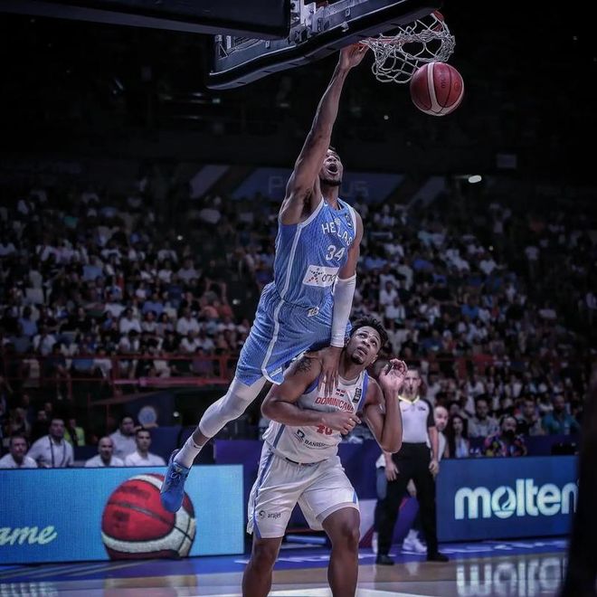 JJB-字母哥回归赛场，惊险取胜首场状态亮眼，SKT观众沸腾！的简单介绍