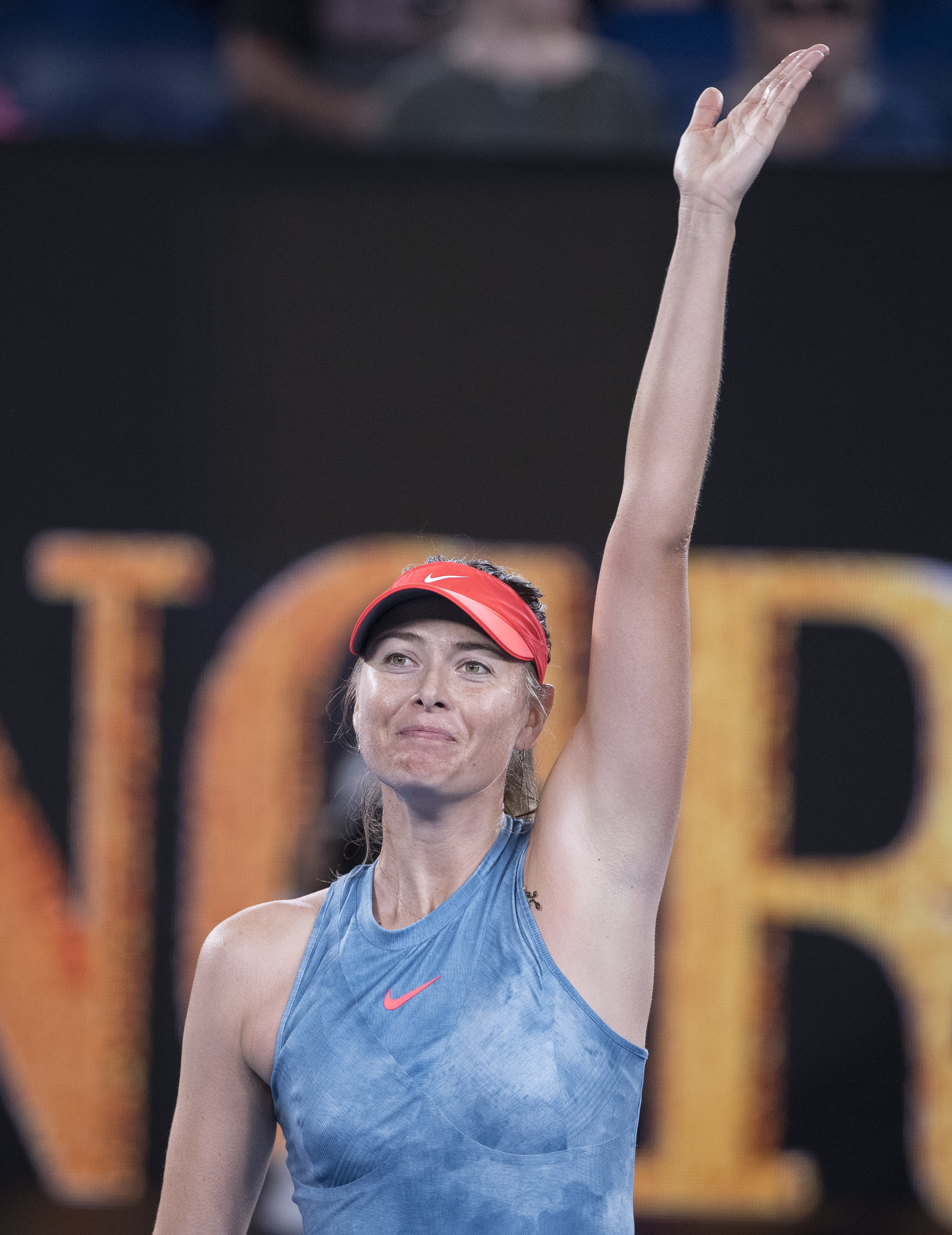 莎拉波娃回归赛场，回归赛场首场状态亮眼，中国队观众沸腾！的简单介绍